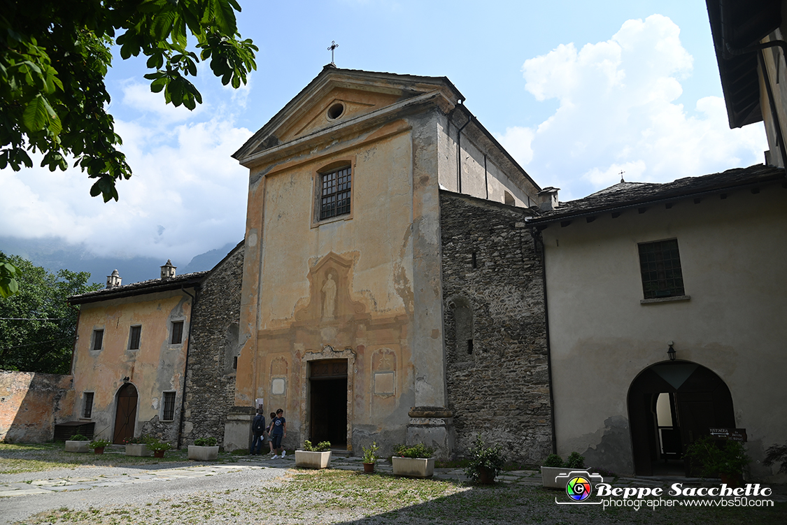 VBS_2960 - Novalesa - Abbazia. Parrocchia. Cascata del Rio Bard.jpg